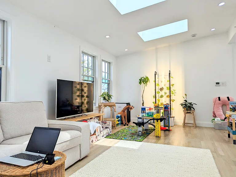 73 Webster St #3 — Photo 4