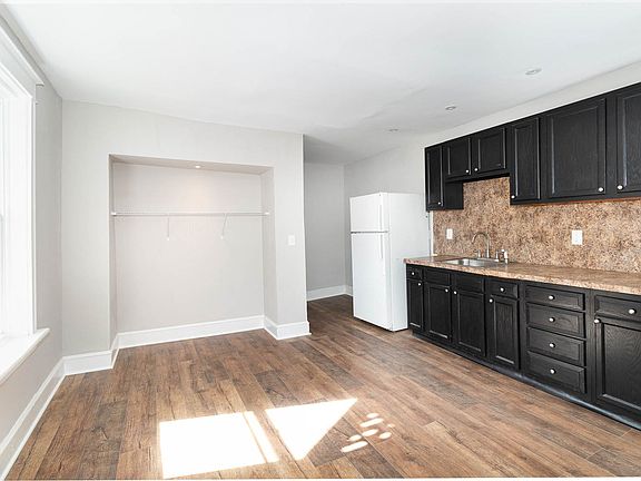 3rd image of 551 Radnor St APT 2