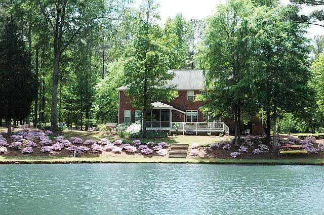 1st image of 104 Blue Heron Ct