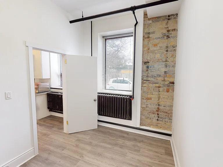 1152 Gerrard St E — Photo 10