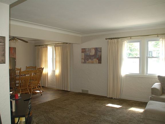 5th image of 703 5th St SE