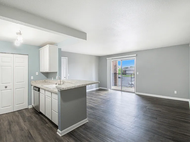 Westfield Club Apartments — Photo 9
