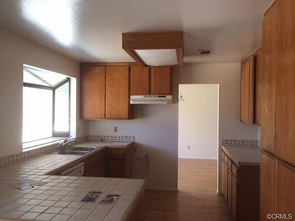5th image of 864 Truman Ct