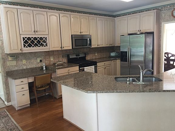5th image of 902 Valley Vista Ln