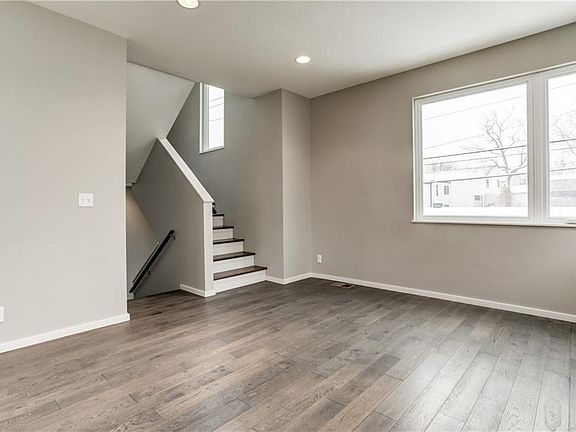 5th image of 820 E 27th St