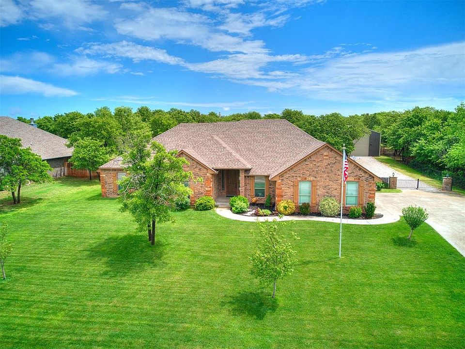 1st image of 15610 Greenleaf Ln