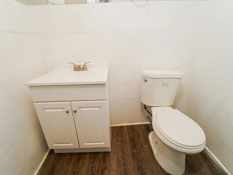 815373_029_bathroom_13289224.jpg