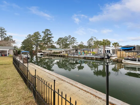 402 Chippendale Ln, Bonneau, SC 29431