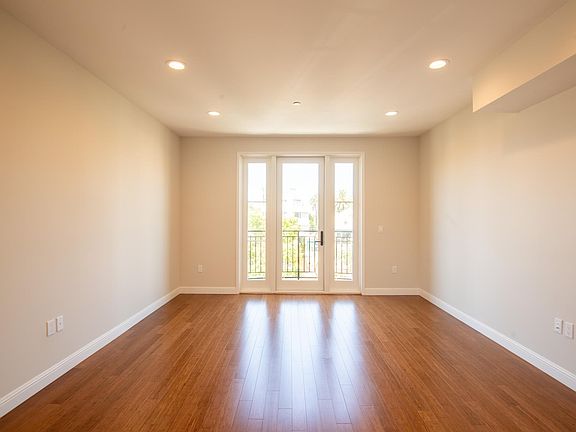 5th image of 1452 S Bedford St #20
