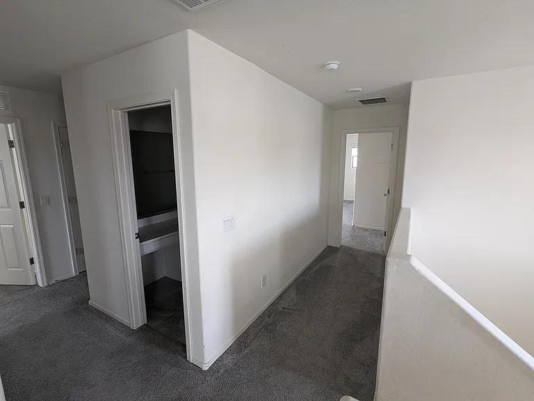 47 E Constitution Dr — Photo 15