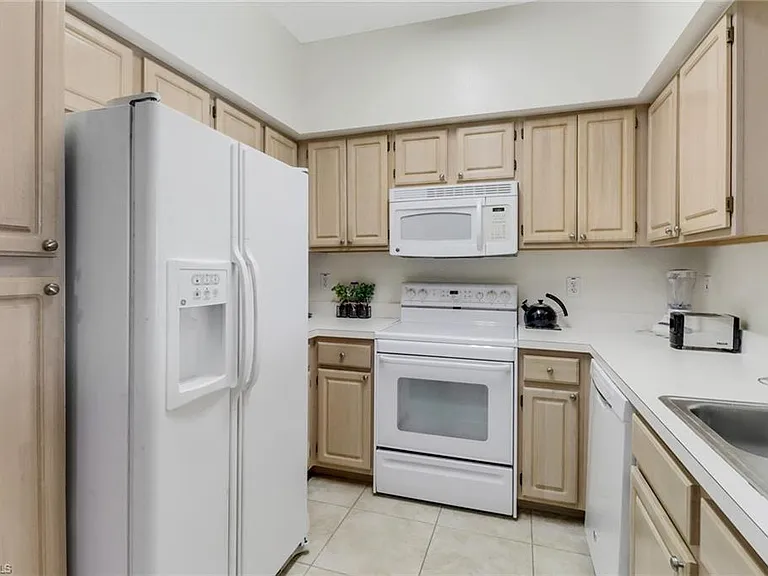 23600 Walden Center Dr #304 — Photo 13