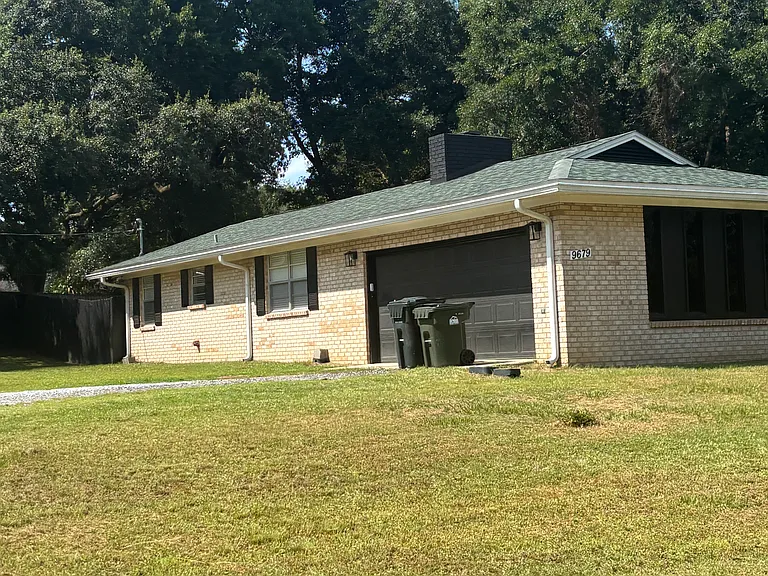 Dude area with garage and parking