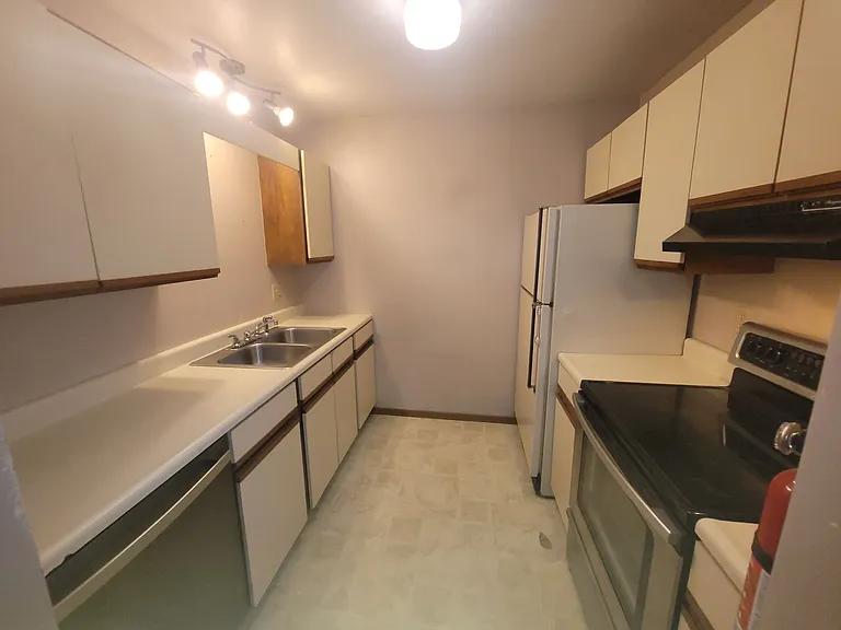 547 Turney St — Photo 8
