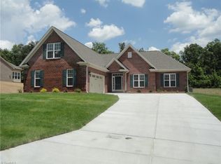 2810 Fallin Ct, High Point, NC 27262