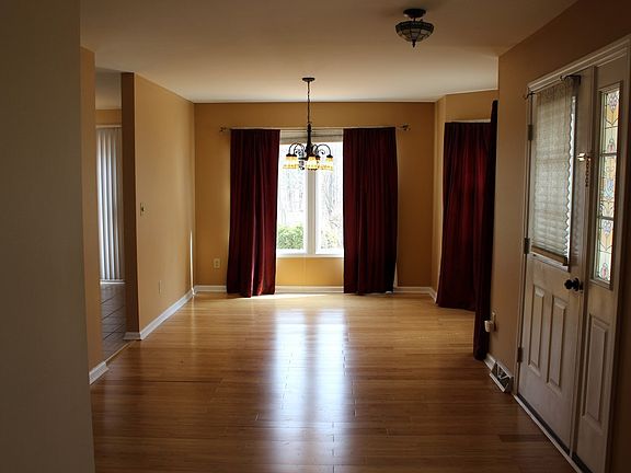 5th image of 129 Killarney Dr