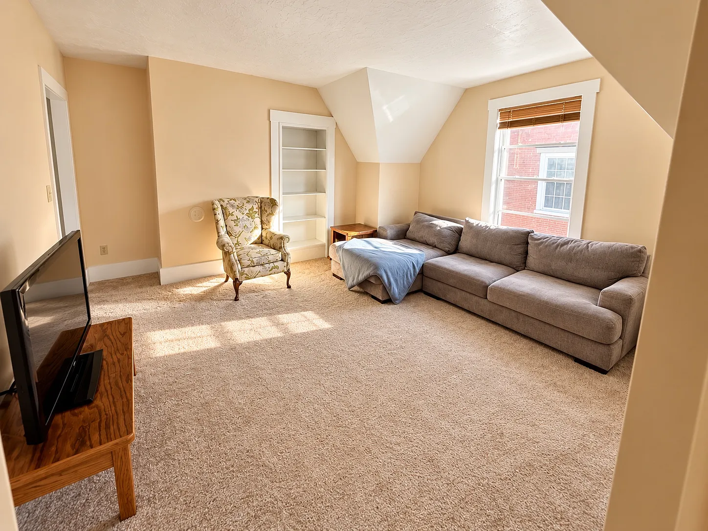3 bed, 1400 sqft, $1,000 — Photo 4
