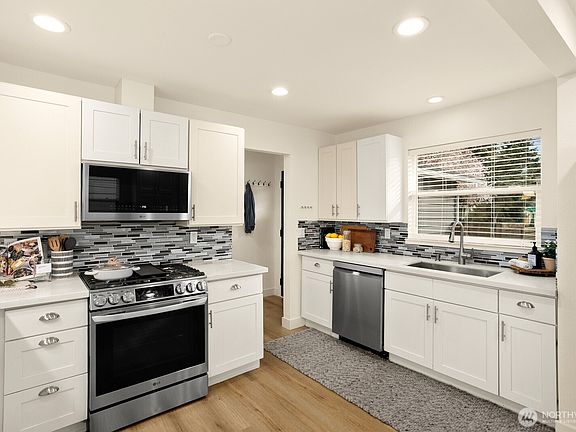 4th image of 3960 SW Austin Street