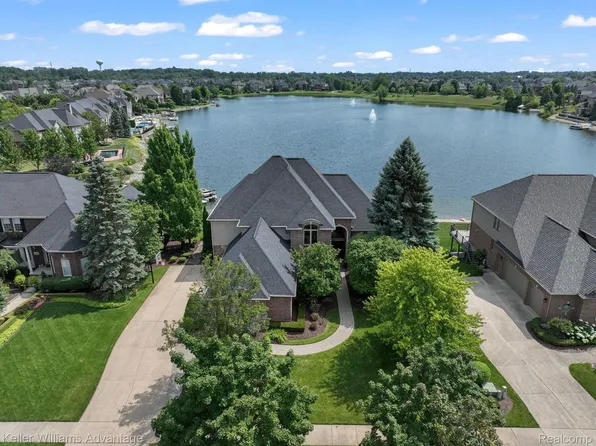 18328 Clairmont Cir E, Northville, MI 48168