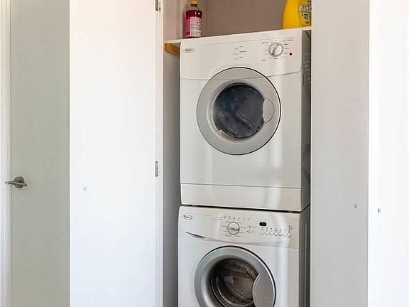 3rd image of 155 Yorkville Ave #1618