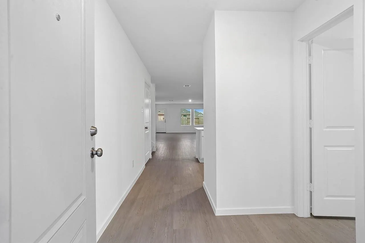 4 bed, 2.5 bath, 2263 sqft, $2,350 — Photo 4