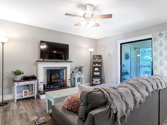5th image of 1863 Montclair Dr Unit D