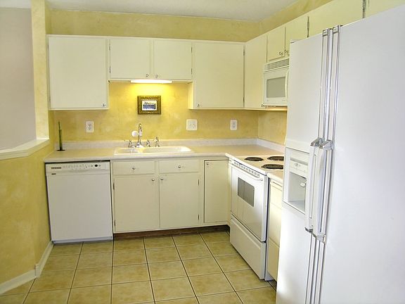 4th image of 13976 Wellington Dr