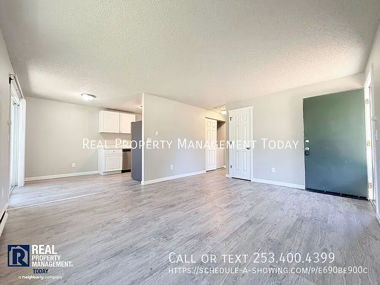 1410 Josephine Ct SE — Photo 2