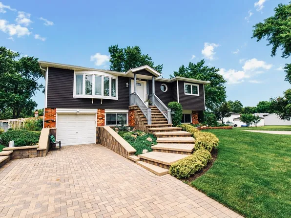 500 Redwood Ln, Schaumburg, IL 60193
