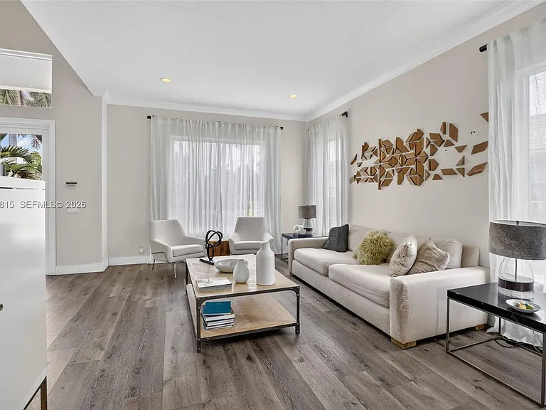981 Waterside Cir — Photo 10