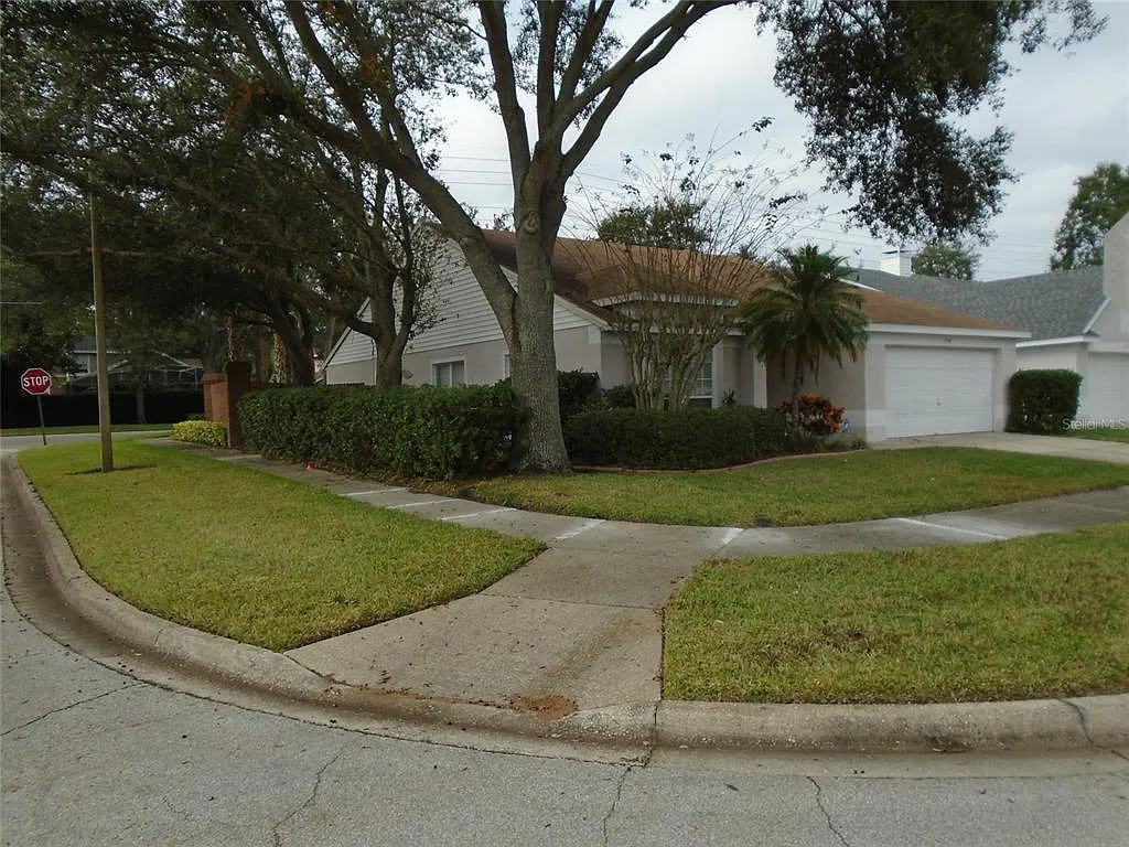 3 bed, 2.0 bath, 1653 sqft, $2,295 — Photo 2