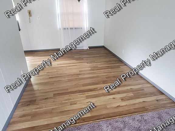 3rd image of 7408 Montana Ave