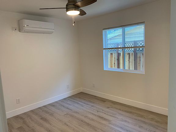 4th image of 1422 Flora Ave #2