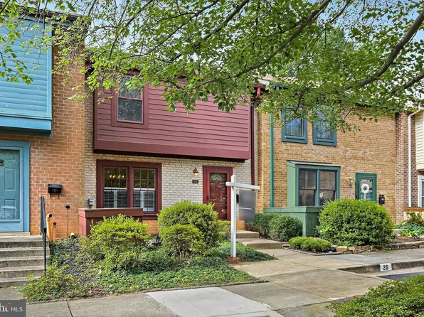 2180 Golf Course Dr, Reston, VA 20191