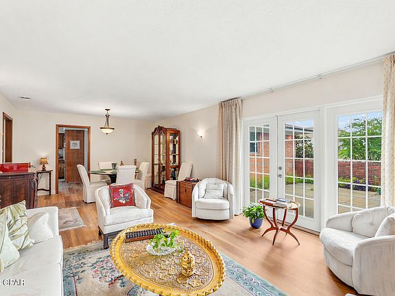 5th image of 1021 Buena Vista Blvd