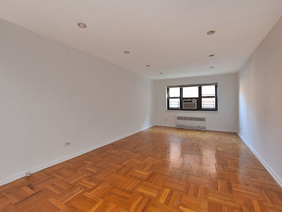 1st image of 2950 137th St APT 1B