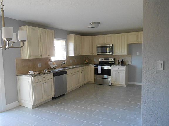 5th image of 308 NW 62nd St