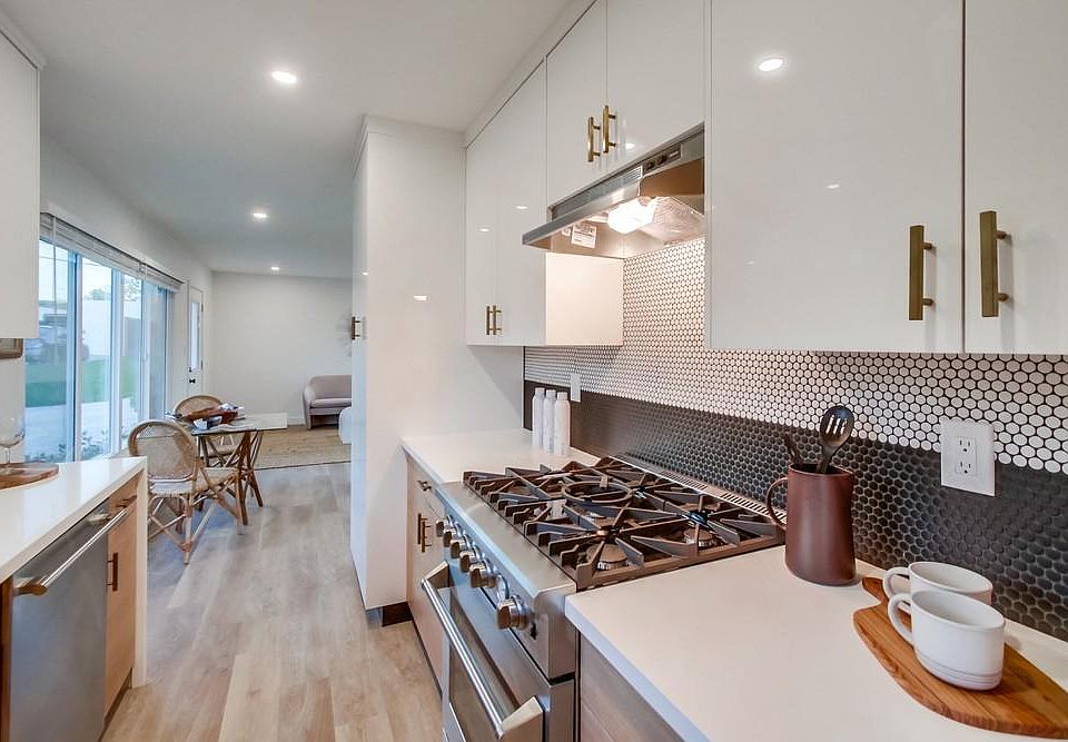 1st image of 6237 La Jolla Blvd #1