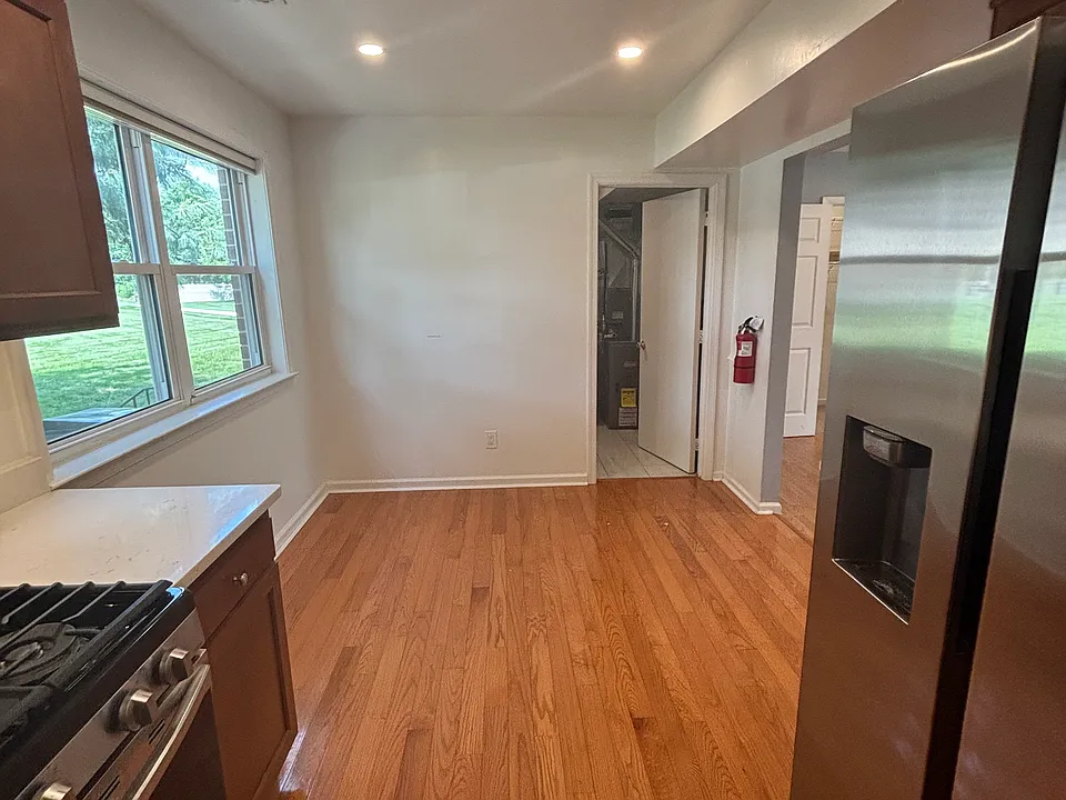 Eat-in Kitchen