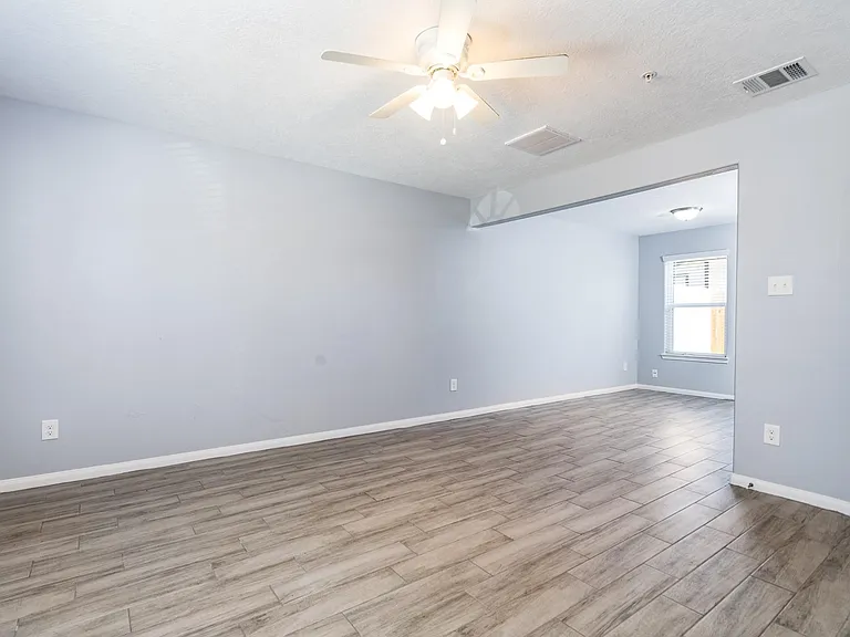 207 N Poplar St #B — Photo 8