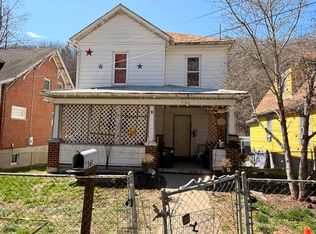 561 Roxbury St, Clifton Forge, VA 24422