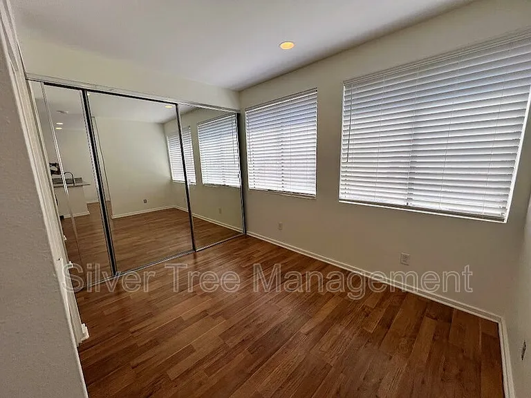 4015 Bowser Ave #E — Photo 7