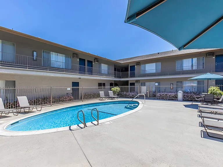 Buena La Vista Apartment Homes — Photo 10