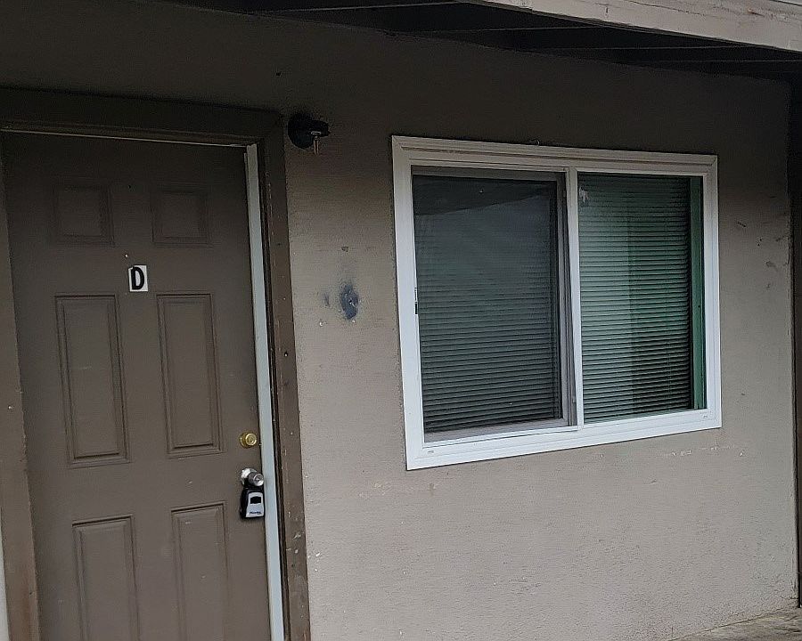 1st image of 196 S C St #D