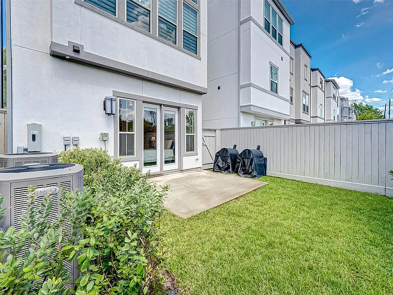 715 Algona Ave — Photo 44