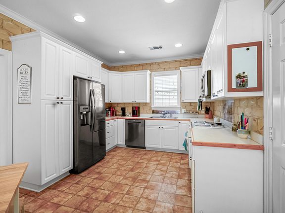5th image of 207 Georgetown Ln
