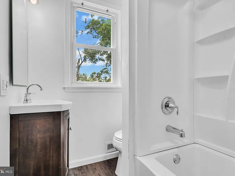 110 Delaware Ave — Photo 19