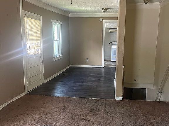 3rd image of 130 Schenkel Ln