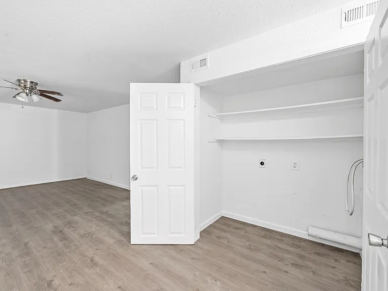 120 E Monterey St #116 — Photo 14