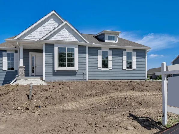 1333 Overlook CIRCLE #42, Hartland, WI 53029