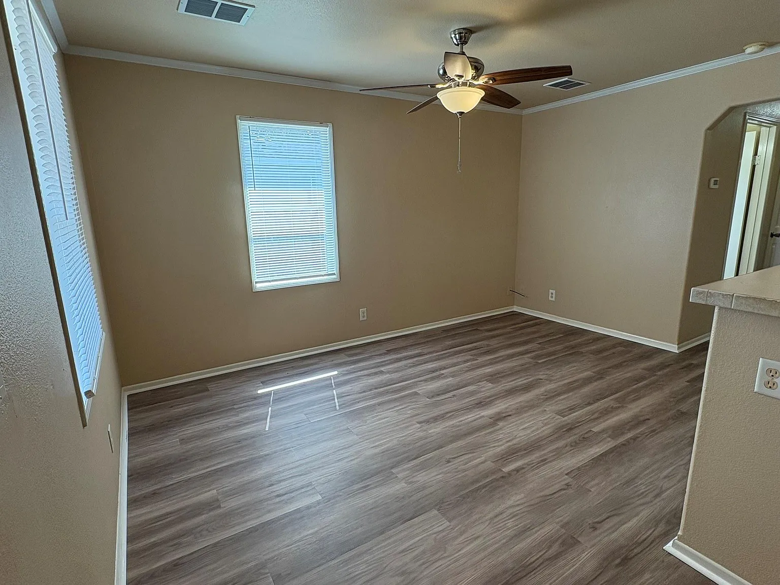 3 bed, 2.0 bath, 920 sqft, $1,500 — Photo 4
